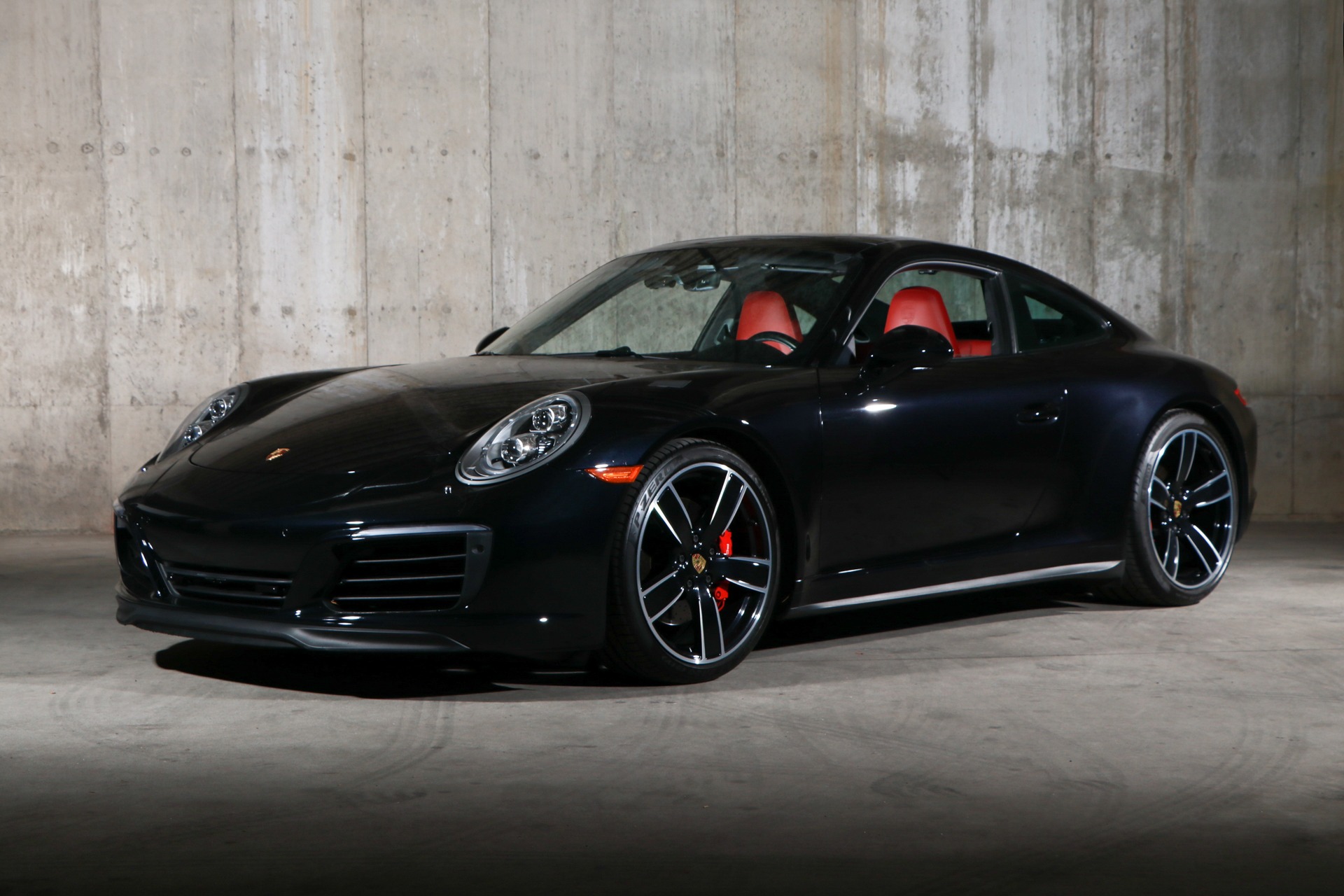 Porsche 911 Carrera 4s Black