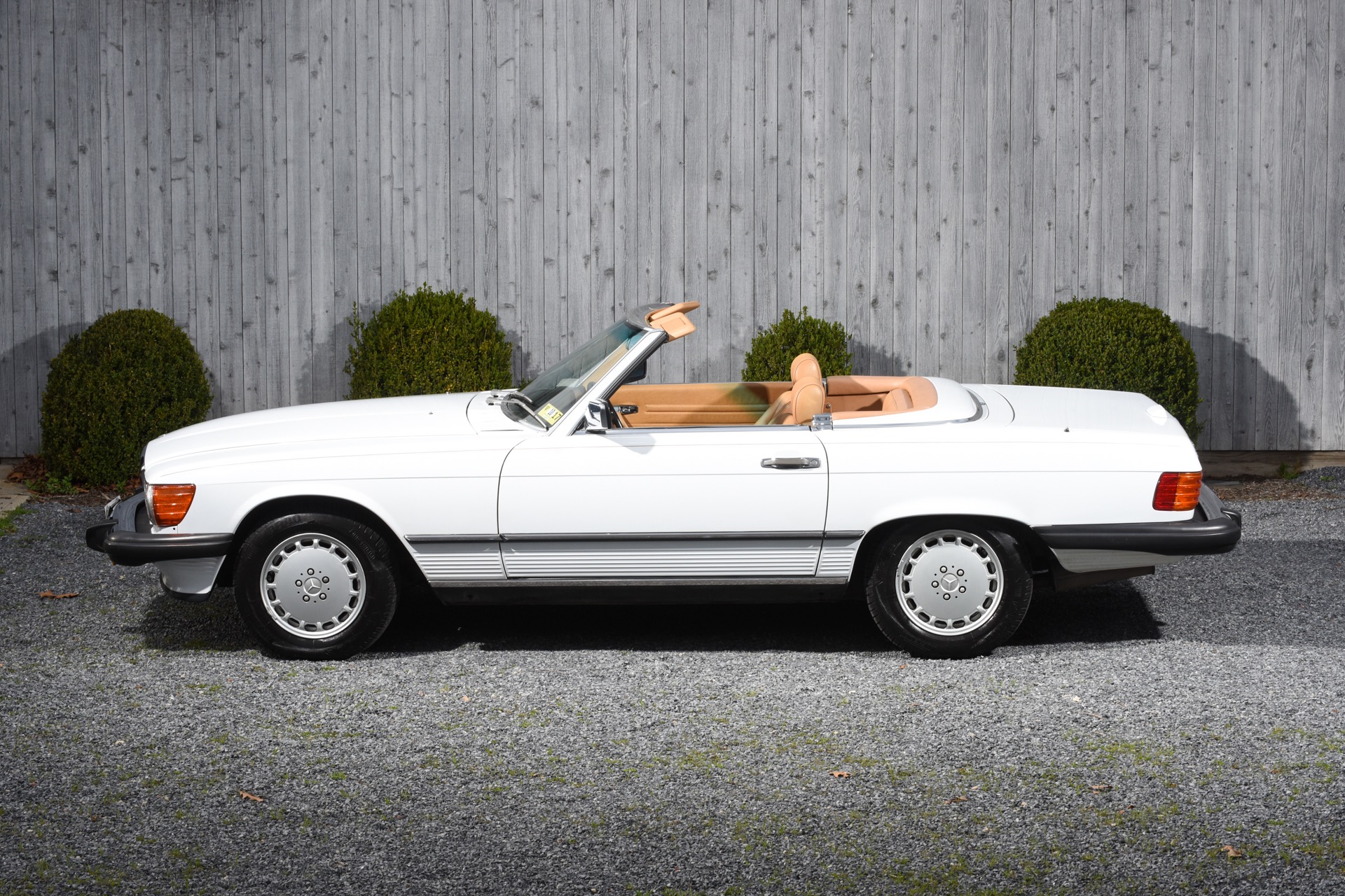 19 Mercedes Benz 560 Sl 560 Sl Stock 10 For Sale Near Glen Cove Ny Ny Mercedes Benz Dealer