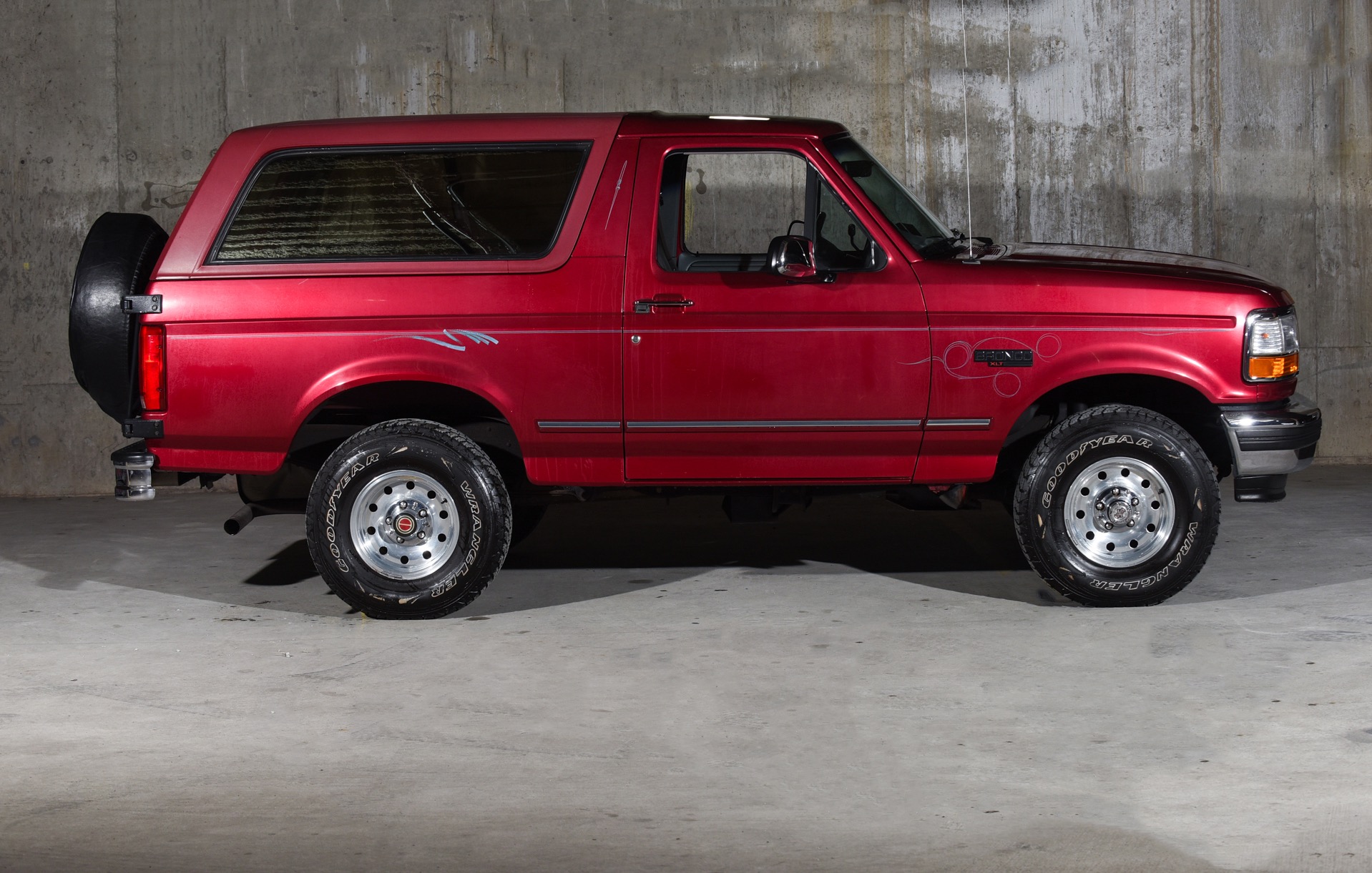 1994 Ford Bronco Specs, Price, MPG & Reviews