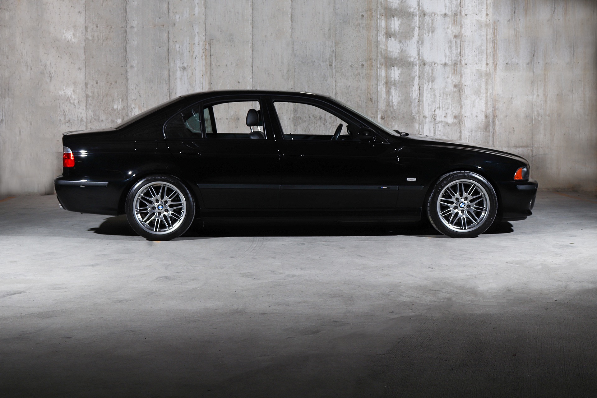 2002 BMW M5 — Avants
