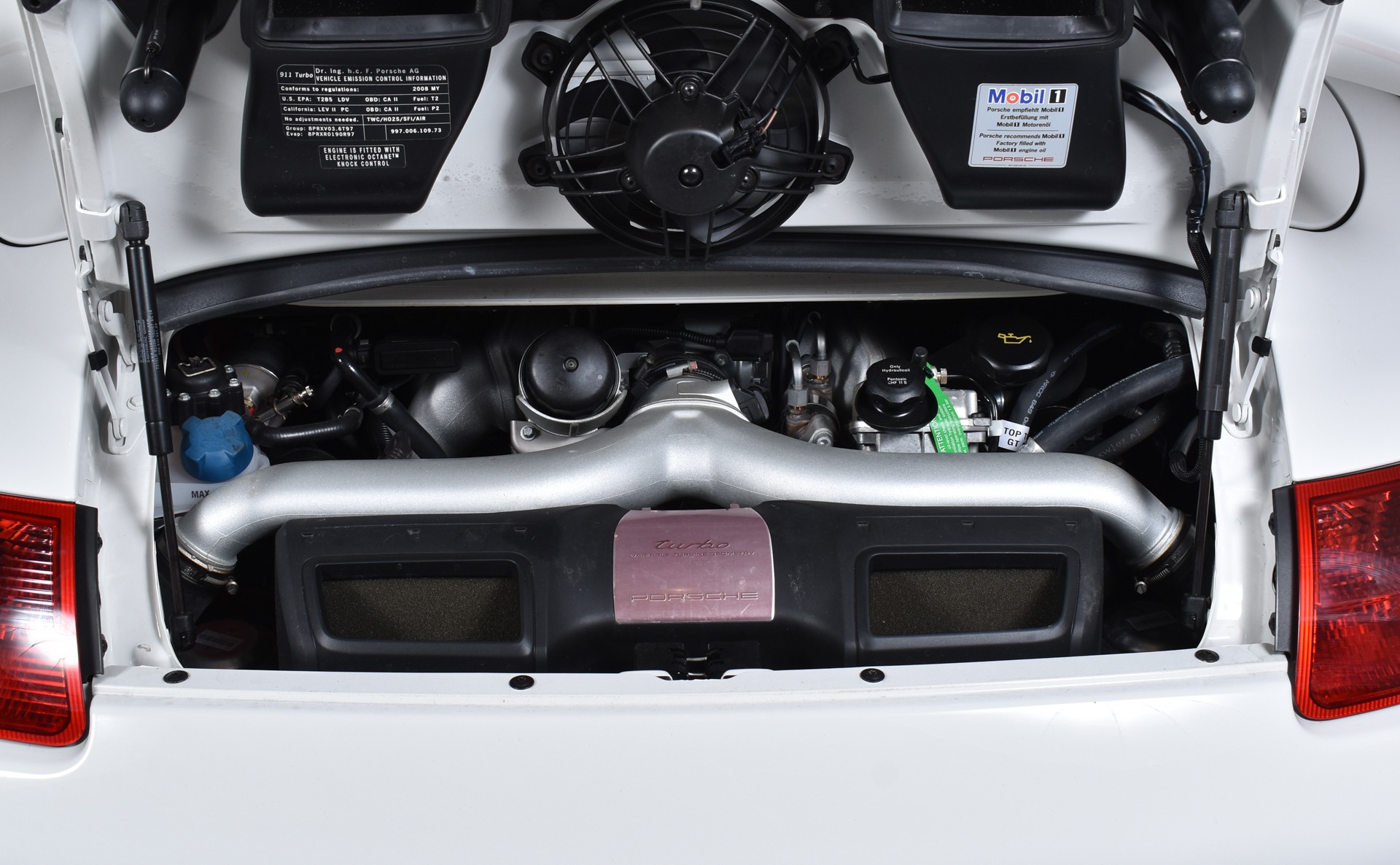 porsche 911 engine compartment