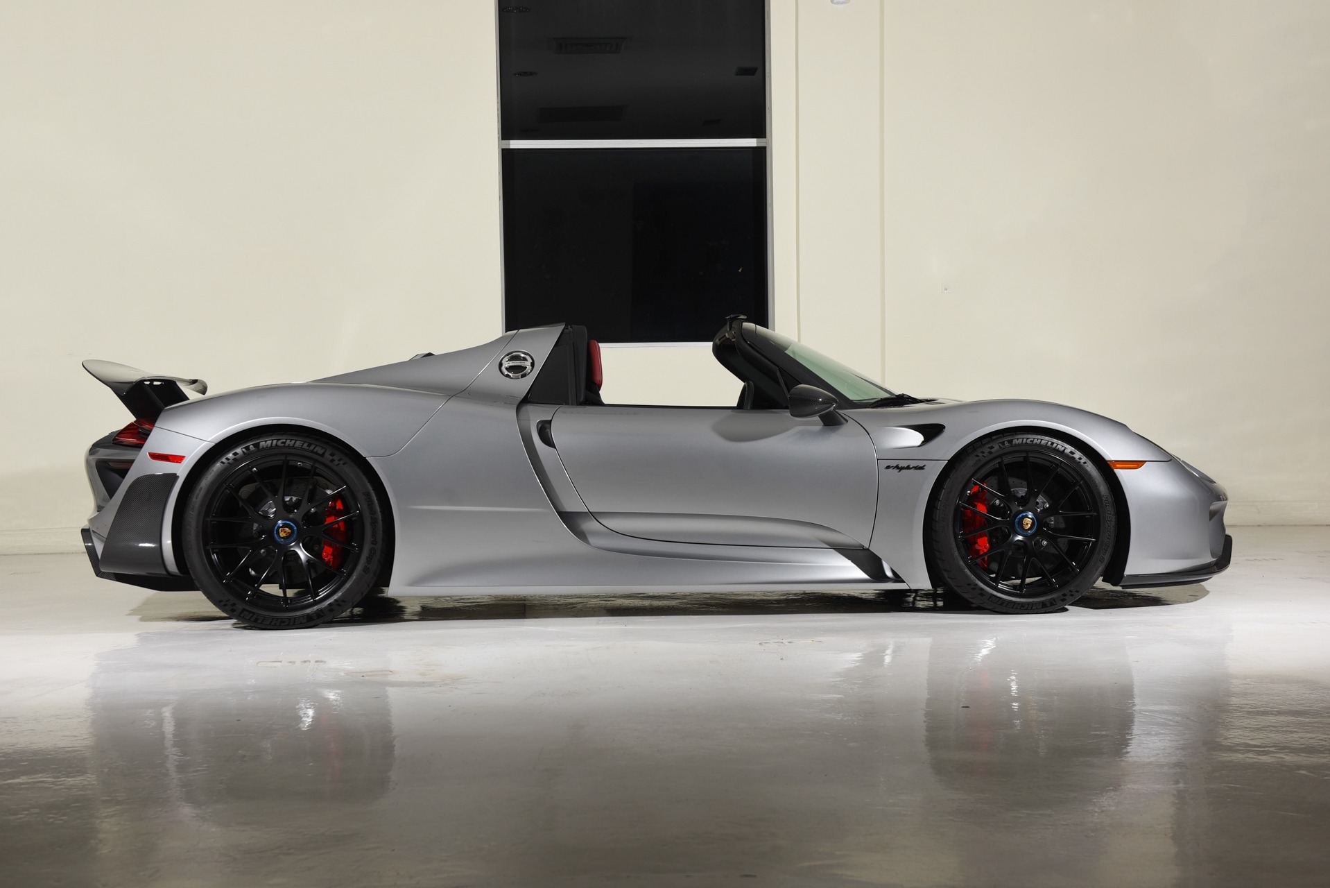 2015 Porsche 918 Spyder Production-Spec Photos and Info – News  – Car and Driver